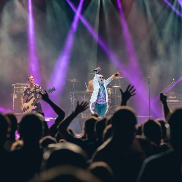 El Drogas y Tarque desatan una tormenta de guitarras